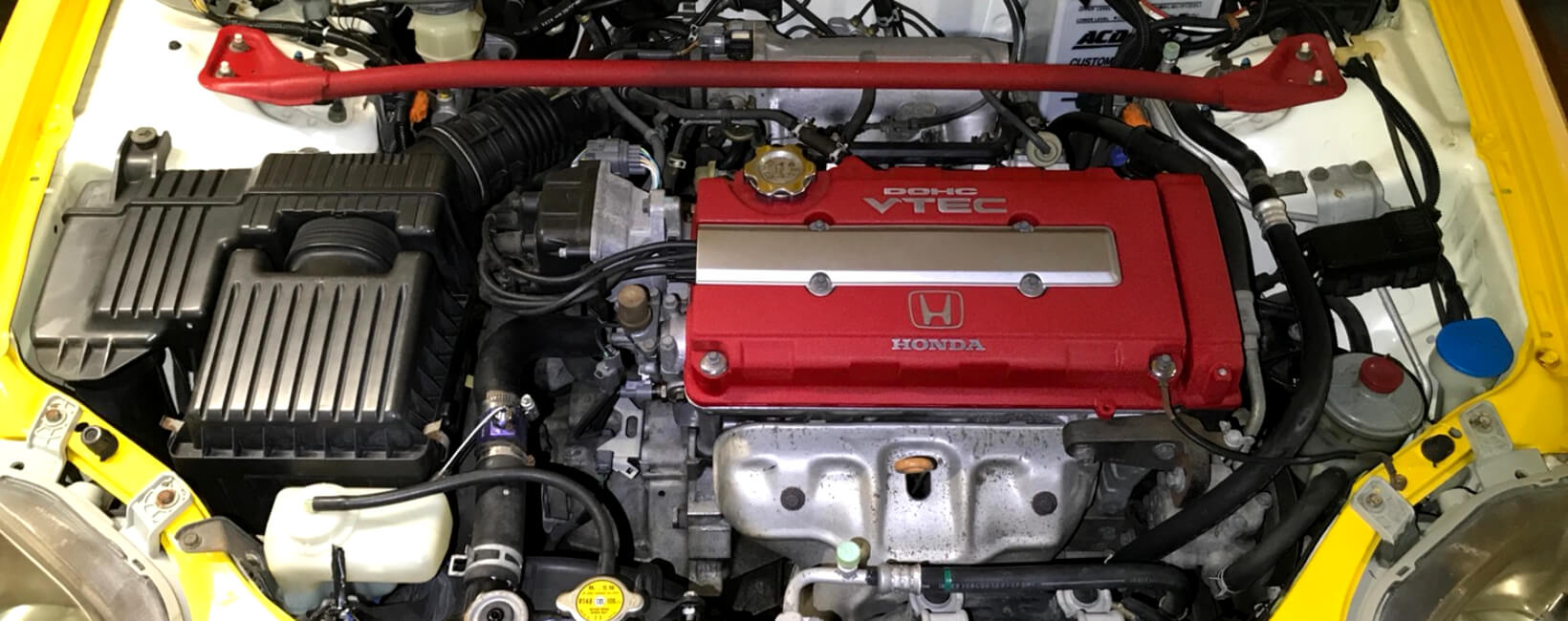 A view of a B16B engine in a Honda Civic Type-R EK9