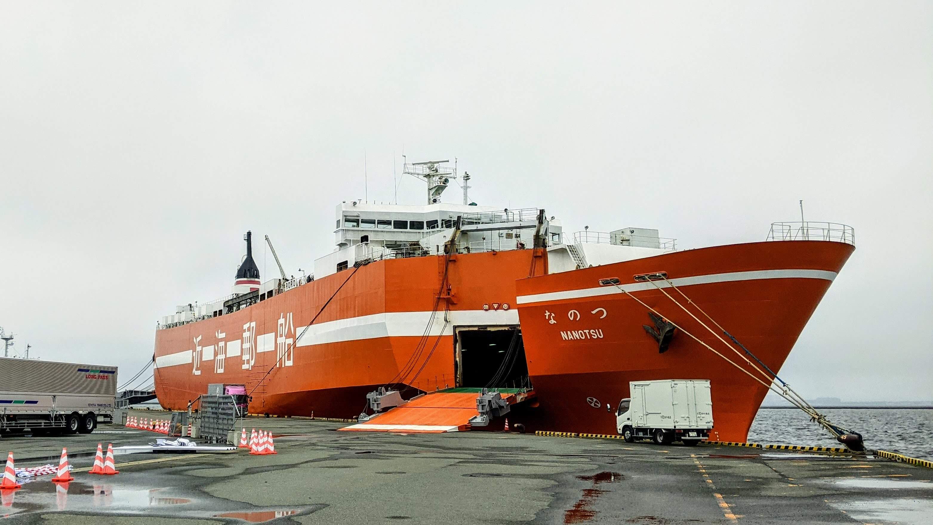A Japanese RORO ship that transports Japanese used cars on the water to importing countries